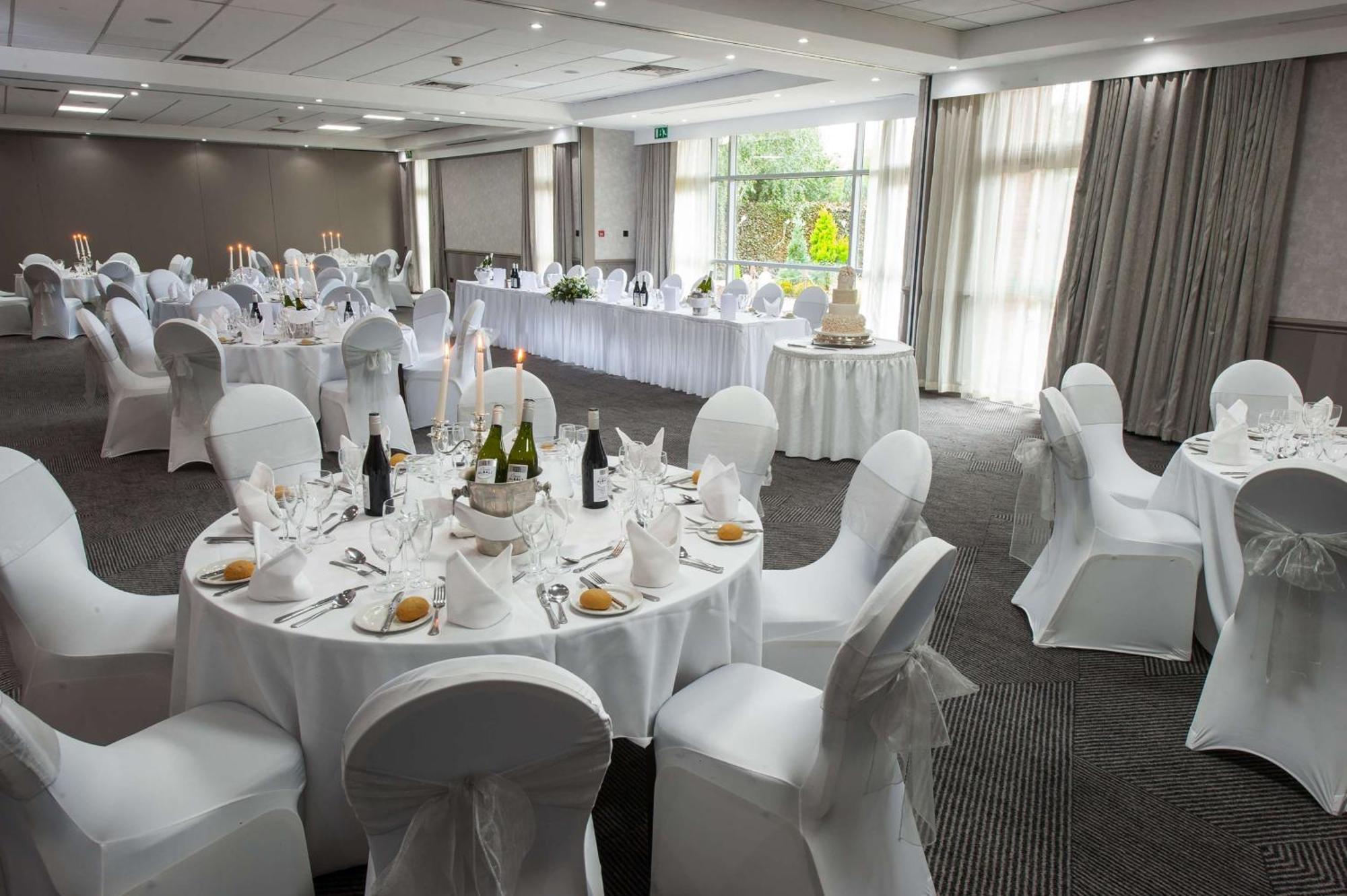 Doubletree By Hilton Glasgow Strathclyde Bellshill Exterior photo