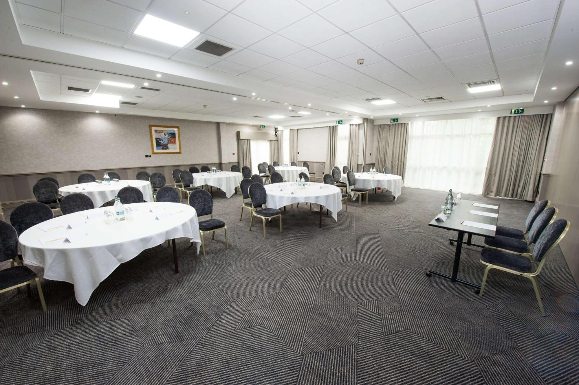 Doubletree By Hilton Glasgow Strathclyde Bellshill Exterior photo